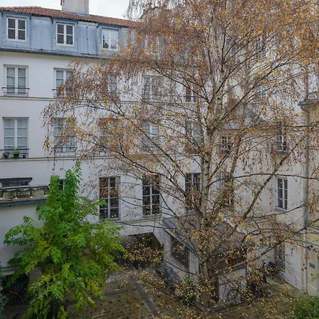 Apartment Marais Bouquet Paris
