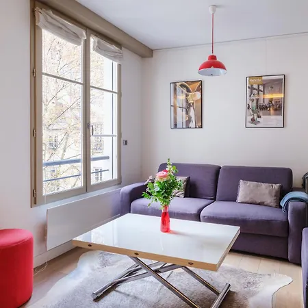 Marais Bouquet Apartment