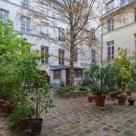 Apartment Marais Bouquet