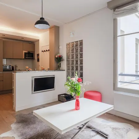 Marais Bouquet Apartment *