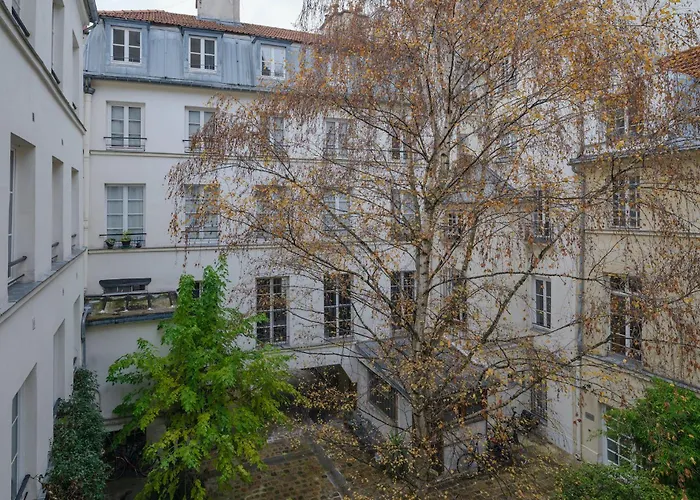Apartment Marais Bouquet Paris