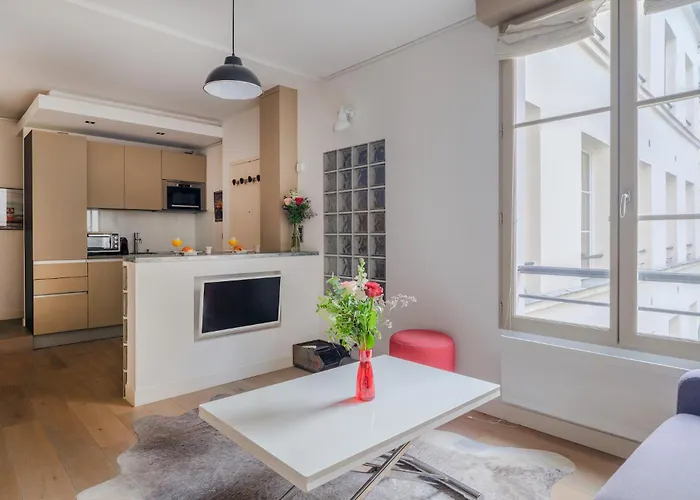 Marais Bouquet Apartment Paris