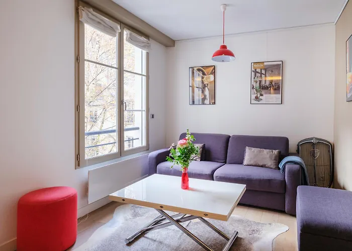Marais Bouquet Apartment