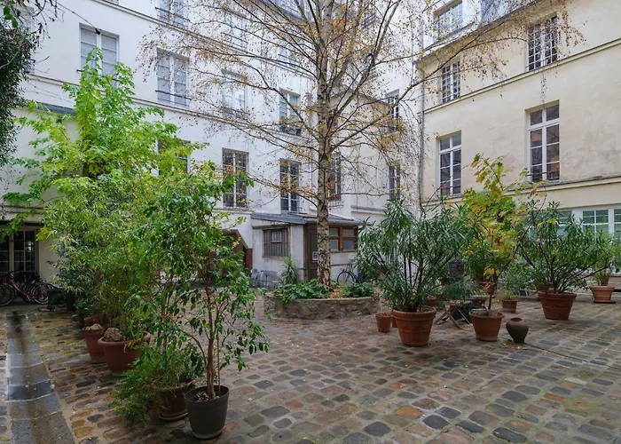 Apartment Marais Bouquet