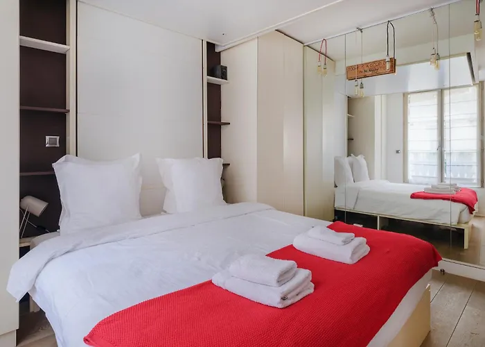 Marais Bouquet Apartment Paris